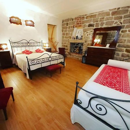 טמפיו פאוזניה Al Vecchio Corso B&B מראה חיצוני תמונה