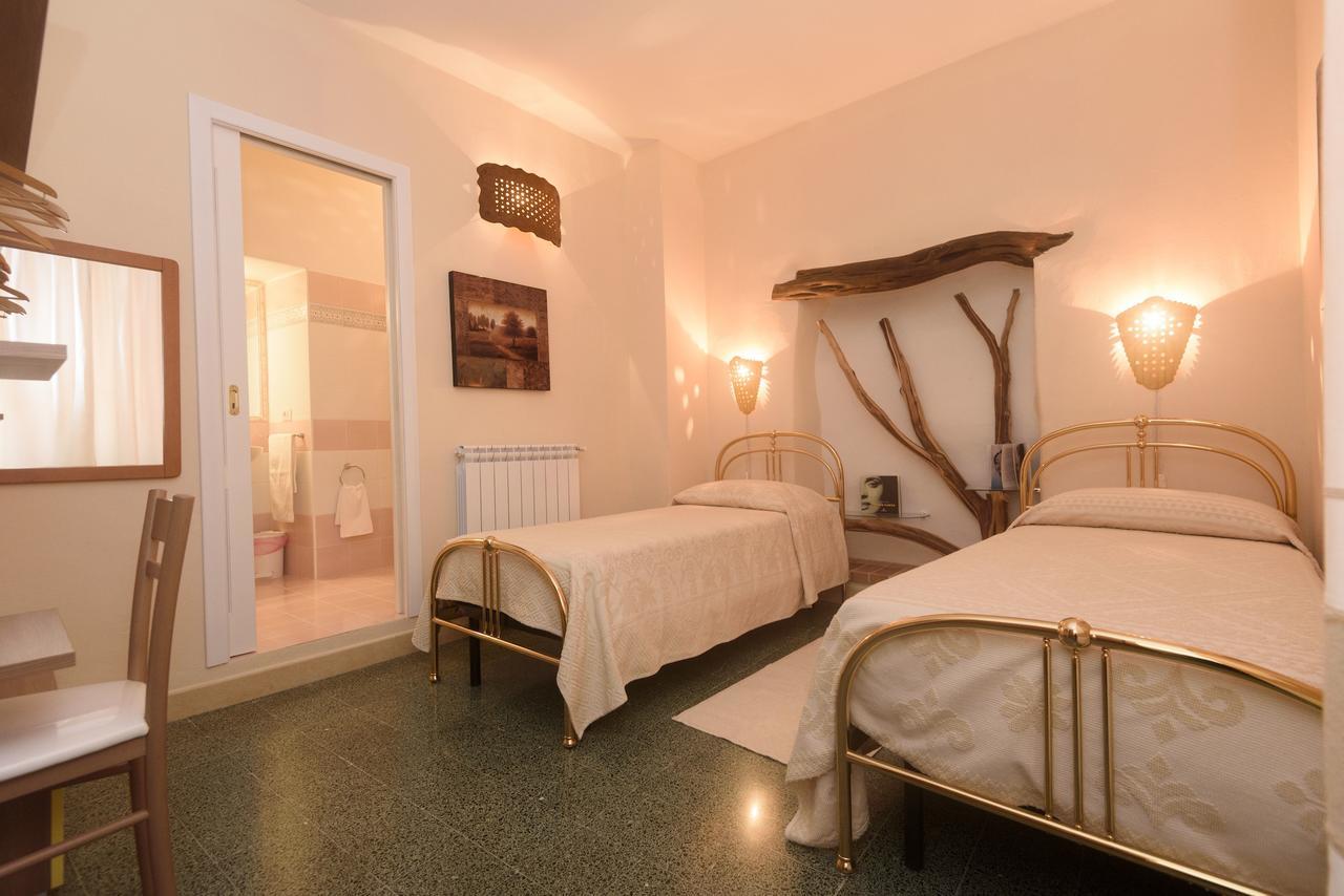 טמפיו פאוזניה Al Vecchio Corso B&B מראה חיצוני תמונה
