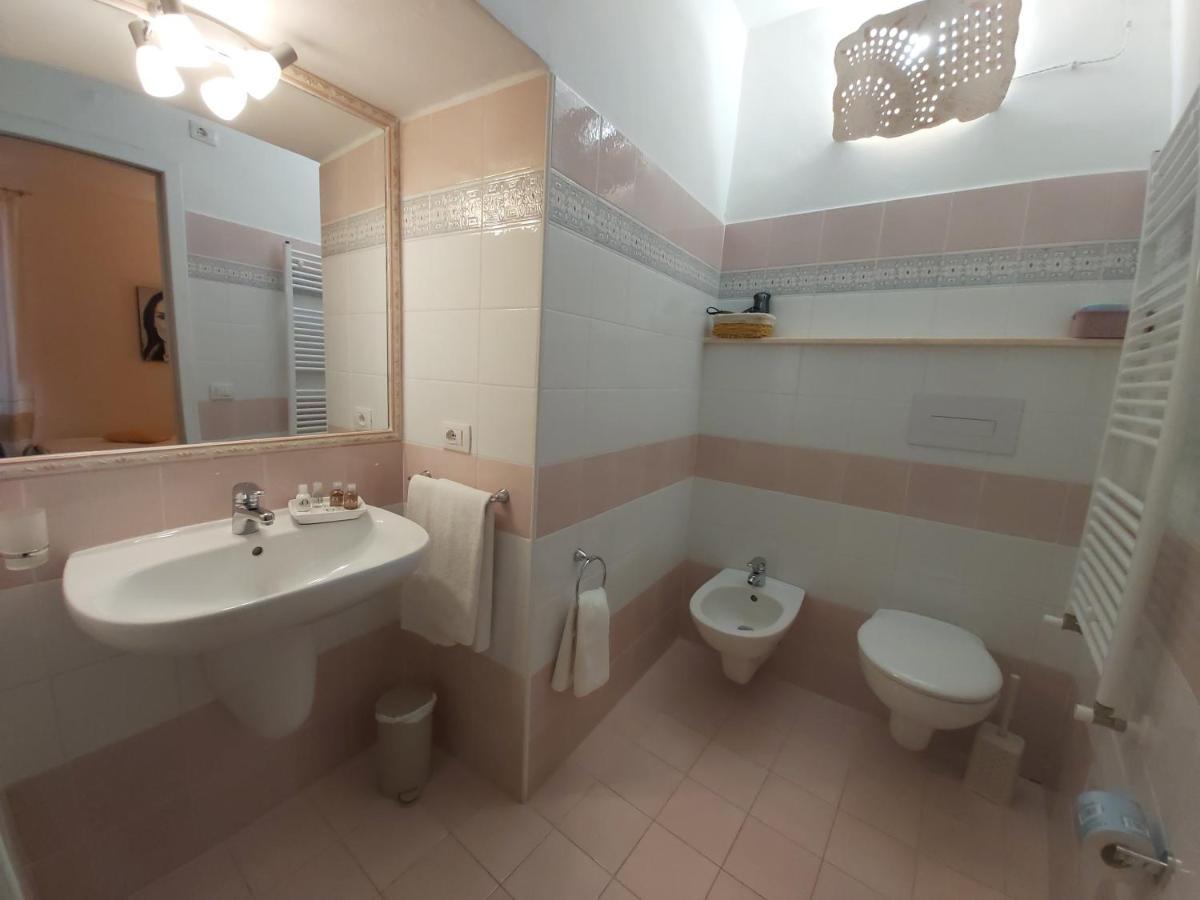 טמפיו פאוזניה Al Vecchio Corso B&B מראה חיצוני תמונה