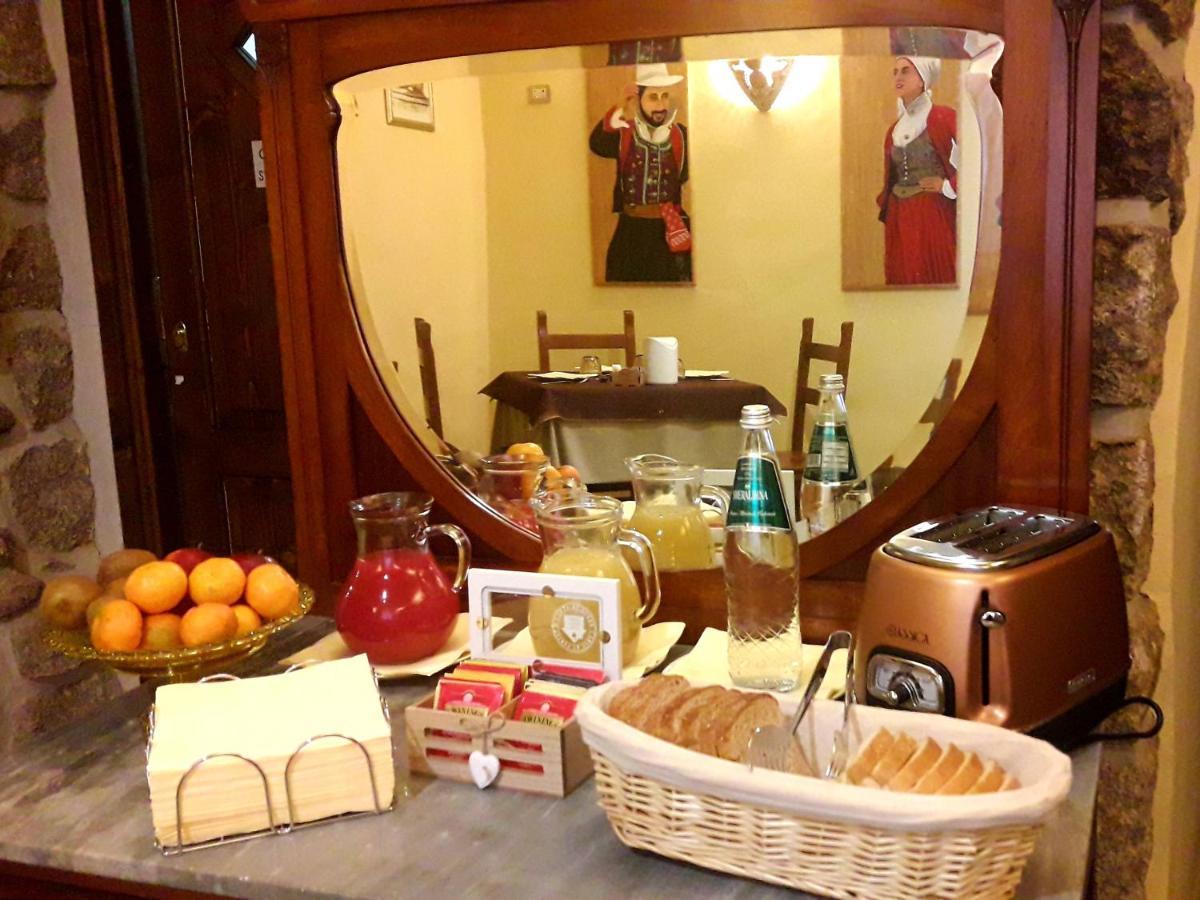 טמפיו פאוזניה Al Vecchio Corso B&B מראה חיצוני תמונה